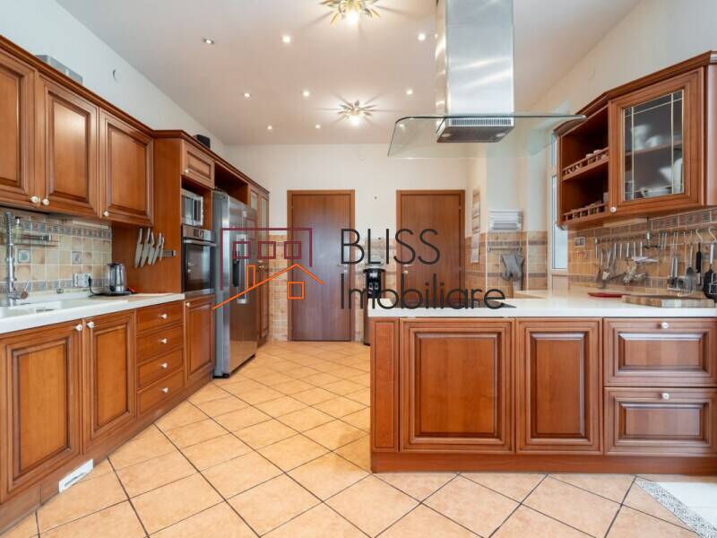 Vila Cu 15 Camere, Gradina Privata Si Vedere La Lac | Bliss Imobiliare / Photo 9 - BLISS Imobiliare